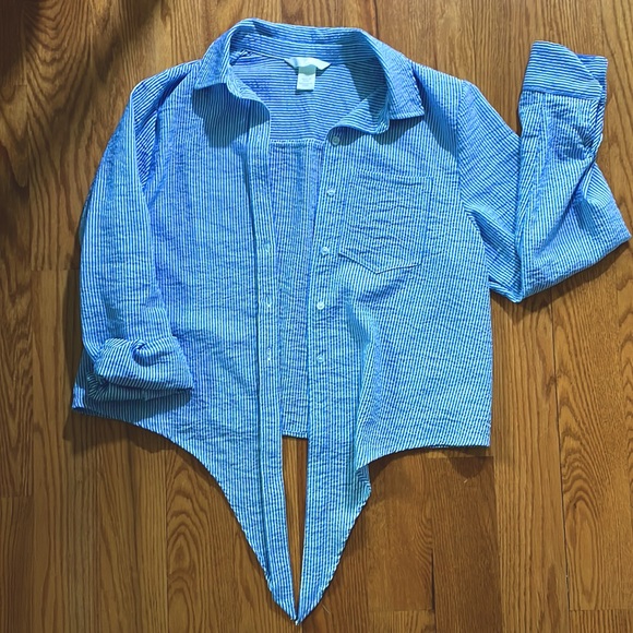 H&M Button Down Long Sleeve Summer Top with blue and white pinstripes - Picture 4 of 4